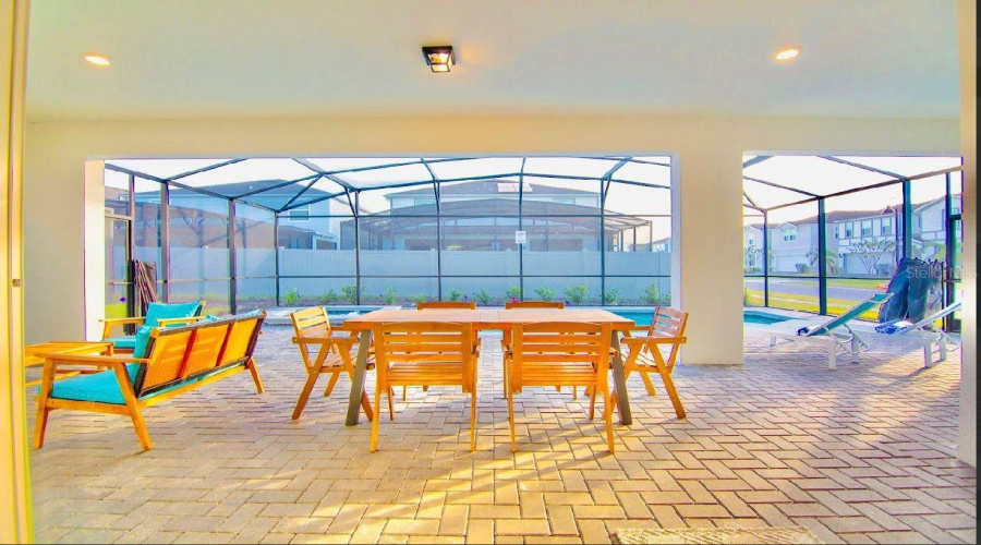 DAVENPORT, Florida 33897, 10 Bedrooms Bedrooms, ,8 BathroomsBathrooms,Residential,For Sale,MAHALO,0,MFRO6370431