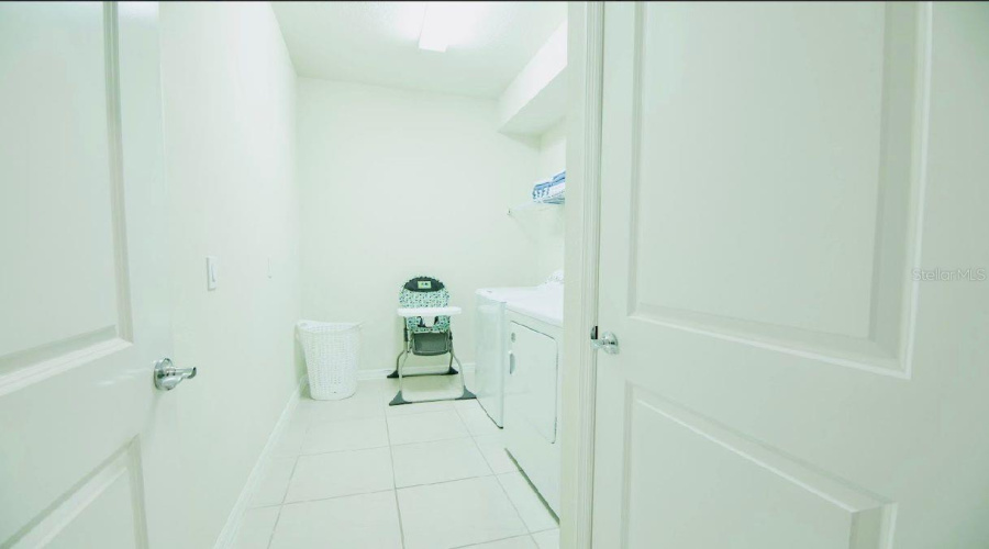 DAVENPORT, Florida 33897, 10 Bedrooms Bedrooms, ,8 BathroomsBathrooms,Residential,For Sale,MAHALO,0,MFRO6370431