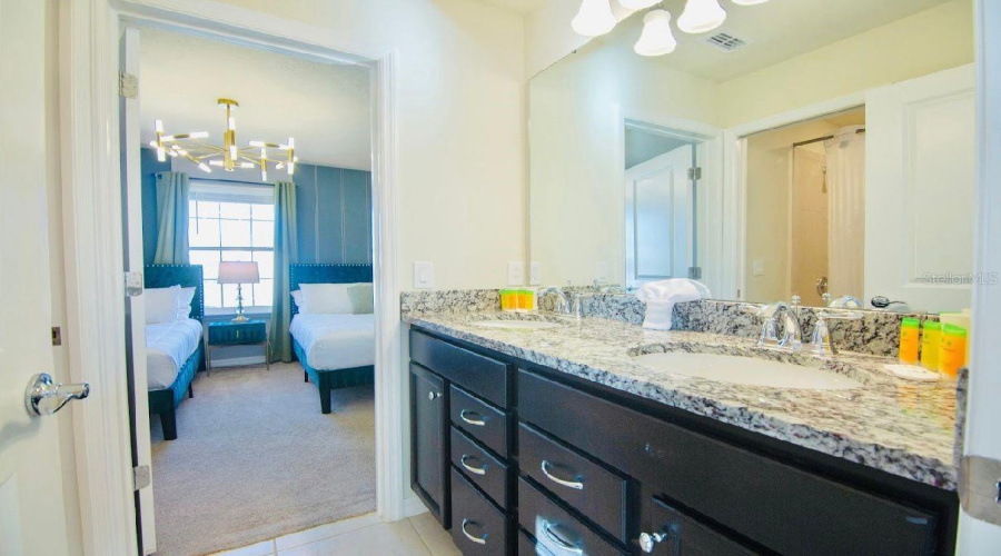 DAVENPORT, Florida 33897, 10 Bedrooms Bedrooms, ,8 BathroomsBathrooms,Residential,For Sale,MAHALO,0,MFRO6370431