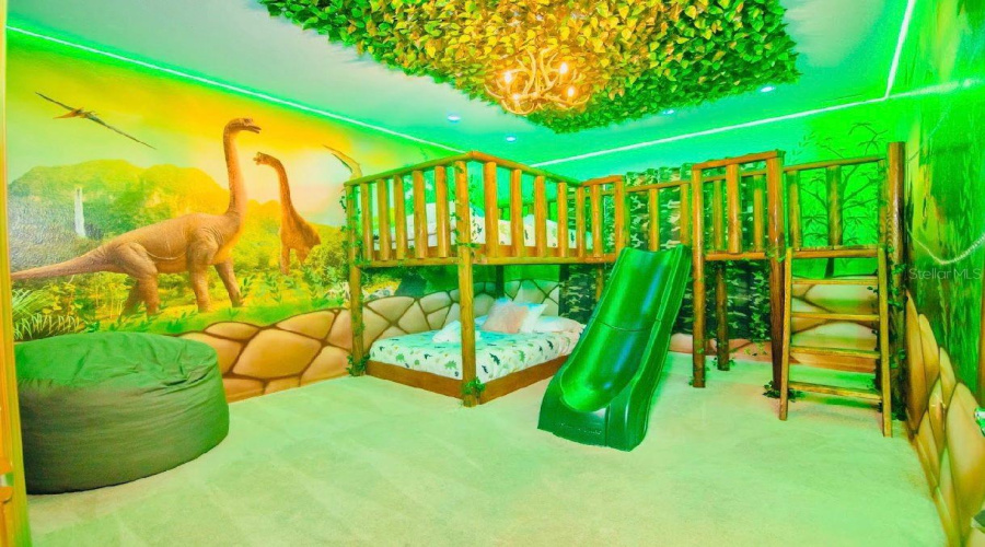 DAVENPORT, Florida 33897, 10 Bedrooms Bedrooms, ,8 BathroomsBathrooms,Residential,For Sale,MAHALO,0,MFRO6370431