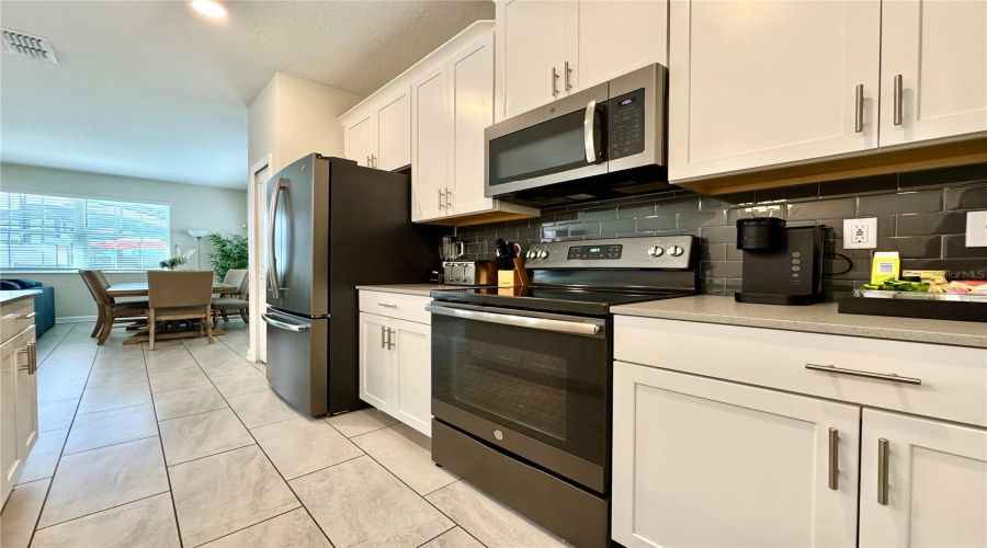 KISSIMMEE, Florida 34746, 5 Bedrooms Bedrooms, ,4 BathroomsBathrooms,Residential,For Sale,MEMORIES,0,MFRG5098710