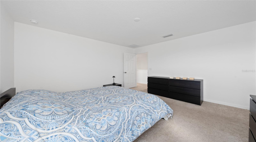 KISSIMMEE, Florida 34746, 5 Bedrooms Bedrooms, ,2 BathroomsBathrooms,Residential,For Sale,WOODMONT,0,MFRO6370421