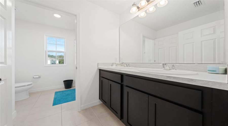 KISSIMMEE, Florida 34746, 5 Bedrooms Bedrooms, ,2 BathroomsBathrooms,Residential,For Sale,WOODMONT,0,MFRO6370421