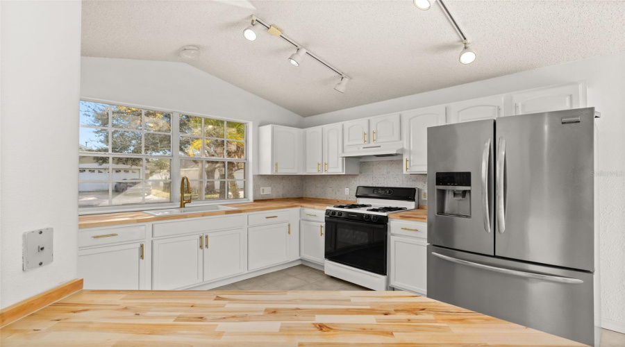 DAVENPORT, Florida 33837, 3 Bedrooms Bedrooms, ,2 BathroomsBathrooms,Residential,For Sale,SIR PHILLIPS,0,MFRS5140912