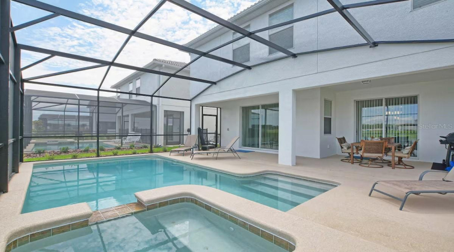 KISSIMMEE, Florida 34746, 6 Bedrooms Bedrooms, ,5 BathroomsBathrooms,Residential,For Sale,KINGS CASTLE,0,MFRO6369736