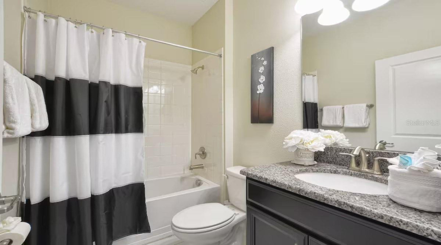 KISSIMMEE, Florida 34746, 6 Bedrooms Bedrooms, ,5 BathroomsBathrooms,Residential,For Sale,KINGS CASTLE,0,MFRO6369736