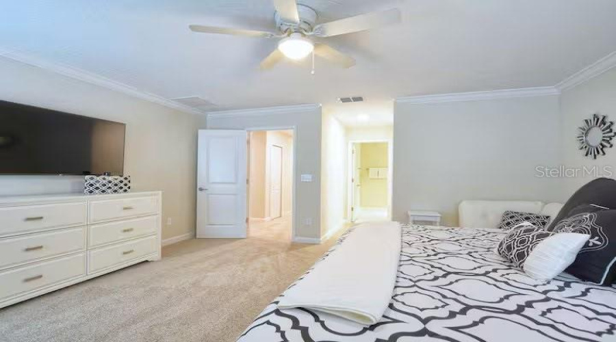 KISSIMMEE, Florida 34746, 6 Bedrooms Bedrooms, ,5 BathroomsBathrooms,Residential,For Sale,KINGS CASTLE,0,MFRO6369736