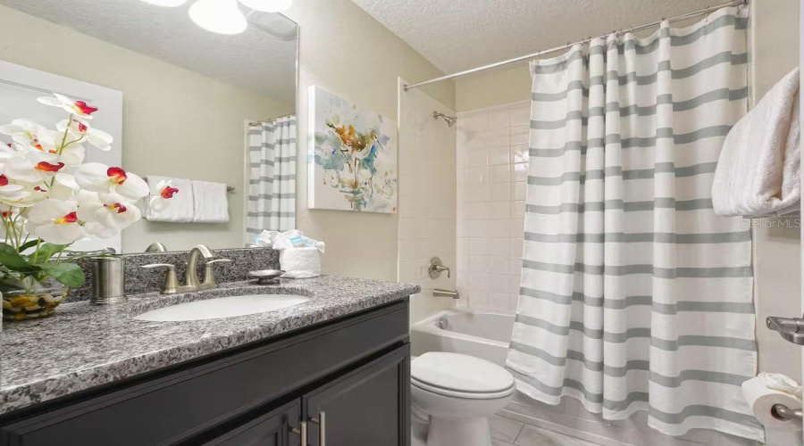 KISSIMMEE, Florida 34746, 6 Bedrooms Bedrooms, ,5 BathroomsBathrooms,Residential,For Sale,KINGS CASTLE,0,MFRO6369736