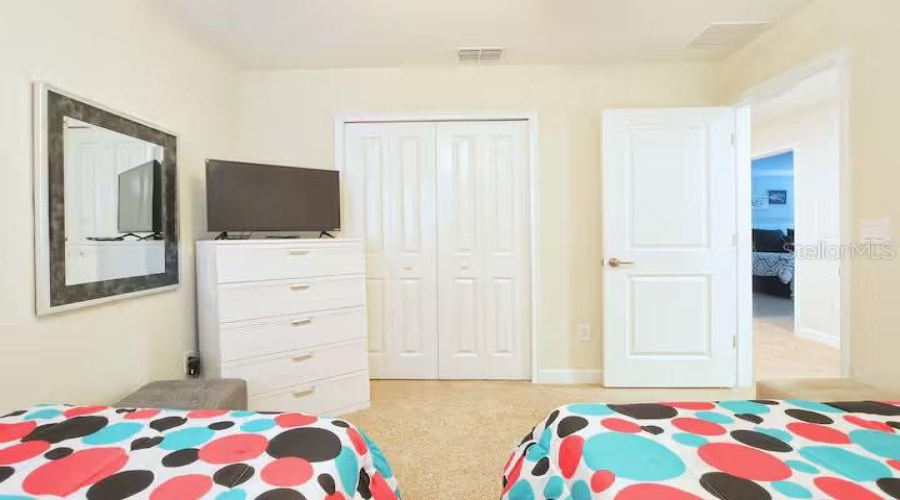 KISSIMMEE, Florida 34746, 6 Bedrooms Bedrooms, ,5 BathroomsBathrooms,Residential,For Sale,KINGS CASTLE,0,MFRO6369736