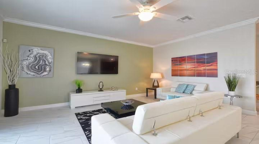 KISSIMMEE, Florida 34746, 6 Bedrooms Bedrooms, ,5 BathroomsBathrooms,Residential,For Sale,KINGS CASTLE,0,MFRO6369736