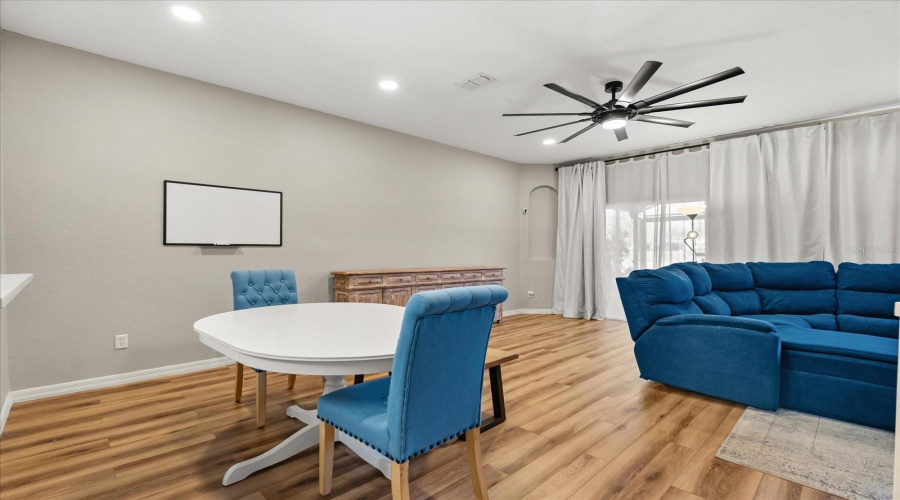 FAMILY ROOM/DINIG COMBO