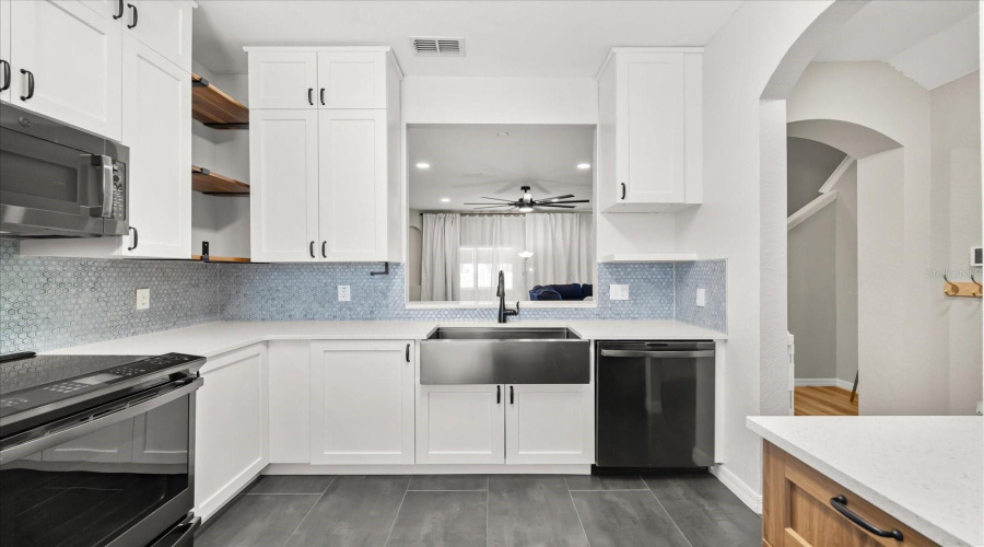 CABNINET TO CIELING CABINETS WITH NEW BACK SLASH