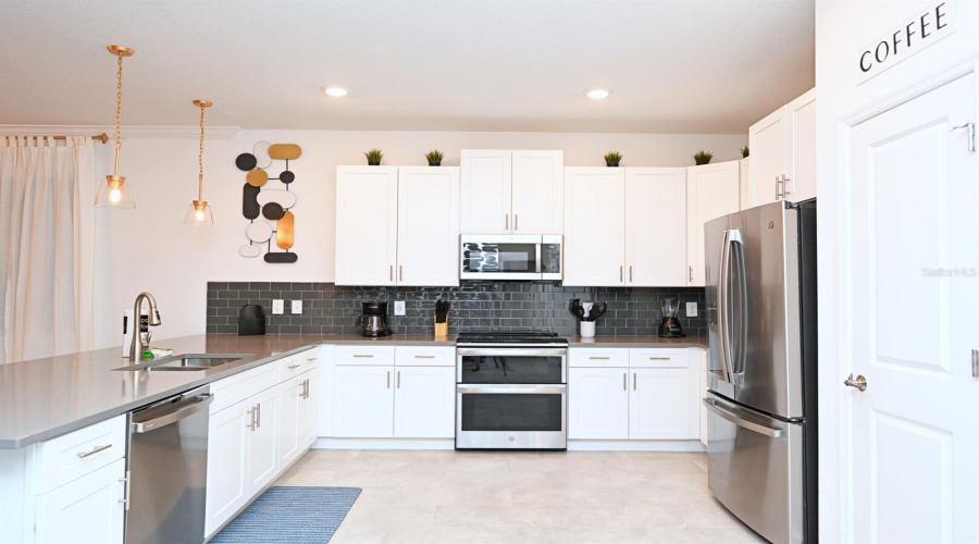 KISSIMMEE, Florida 34746, 8 Bedrooms Bedrooms, ,5 BathroomsBathrooms,Residential,For Sale,PENELOPE,0,MFRO6370455