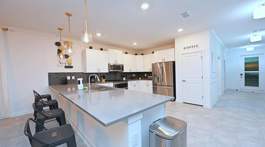 KISSIMMEE, Florida 34746, 8 Bedrooms Bedrooms, ,5 BathroomsBathrooms,Residential,For Sale,PENELOPE,0,MFRO6370455