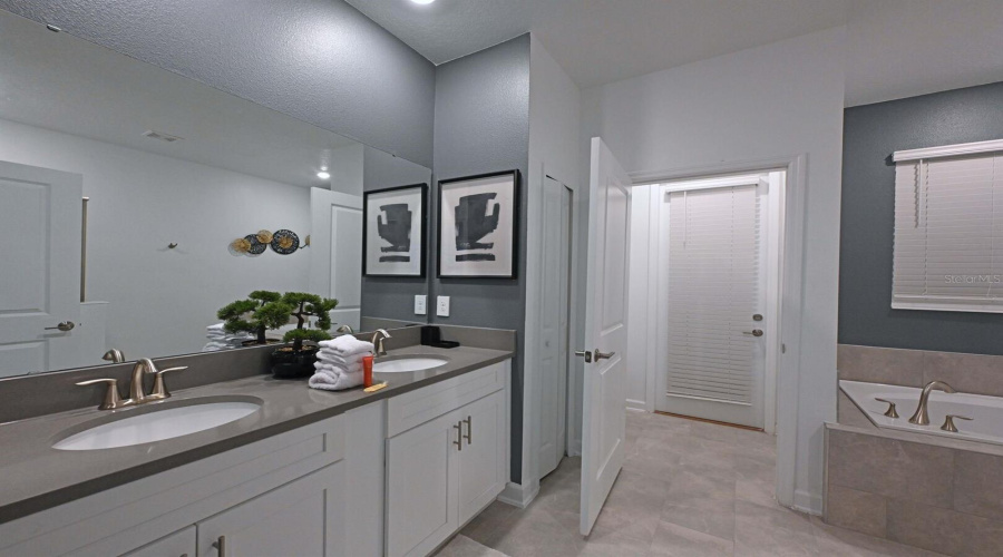 KISSIMMEE, Florida 34746, 8 Bedrooms Bedrooms, ,5 BathroomsBathrooms,Residential,For Sale,PENELOPE,0,MFRO6370455