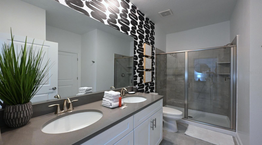 KISSIMMEE, Florida 34746, 8 Bedrooms Bedrooms, ,5 BathroomsBathrooms,Residential,For Sale,PENELOPE,0,MFRO6370455