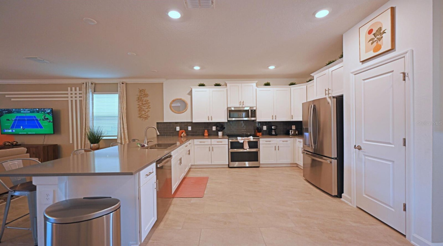 KISSIMMEE, Florida 34746, 8 Bedrooms Bedrooms, ,5 BathroomsBathrooms,Residential,For Sale,PARAGRAPH,0,MFRO6370464