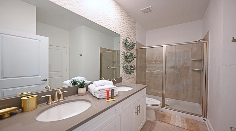 KISSIMMEE, Florida 34746, 8 Bedrooms Bedrooms, ,5 BathroomsBathrooms,Residential,For Sale,PARAGRAPH,0,MFRO6370464