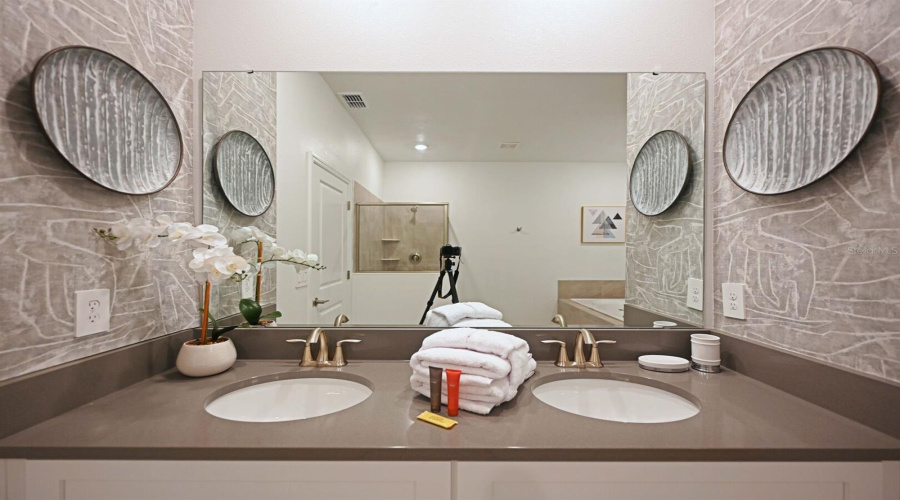 KISSIMMEE, Florida 34746, 8 Bedrooms Bedrooms, ,5 BathroomsBathrooms,Residential,For Sale,PARAGRAPH,0,MFRO6370464