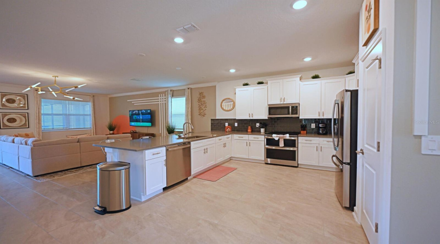 KISSIMMEE, Florida 34746, 8 Bedrooms Bedrooms, ,5 BathroomsBathrooms,Residential,For Sale,PARAGRAPH,0,MFRO6370464