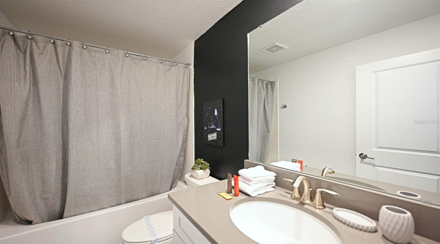 KISSIMMEE, Florida 34746, 8 Bedrooms Bedrooms, ,5 BathroomsBathrooms,Residential,For Sale,PARAGRAPH,0,MFRO6370464