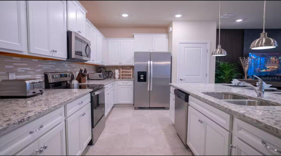 DAVENPORT, Florida 33897, 5 Bedrooms Bedrooms, ,4 BathroomsBathrooms,Residential,For Sale,LANA,0,MFRO6291769