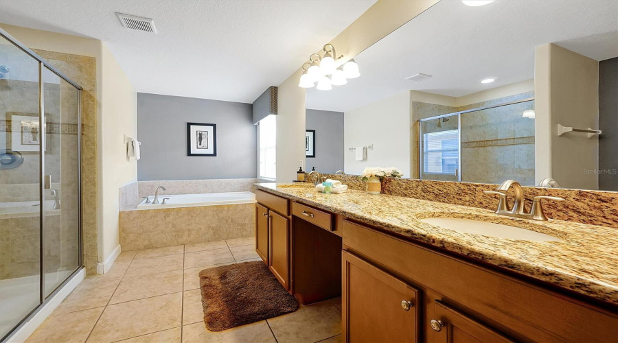 KISSIMMEE, Florida 34747, 6 Bedrooms Bedrooms, ,5 BathroomsBathrooms,Residential,For Sale,CANDY PALM,0,MFRS5124097