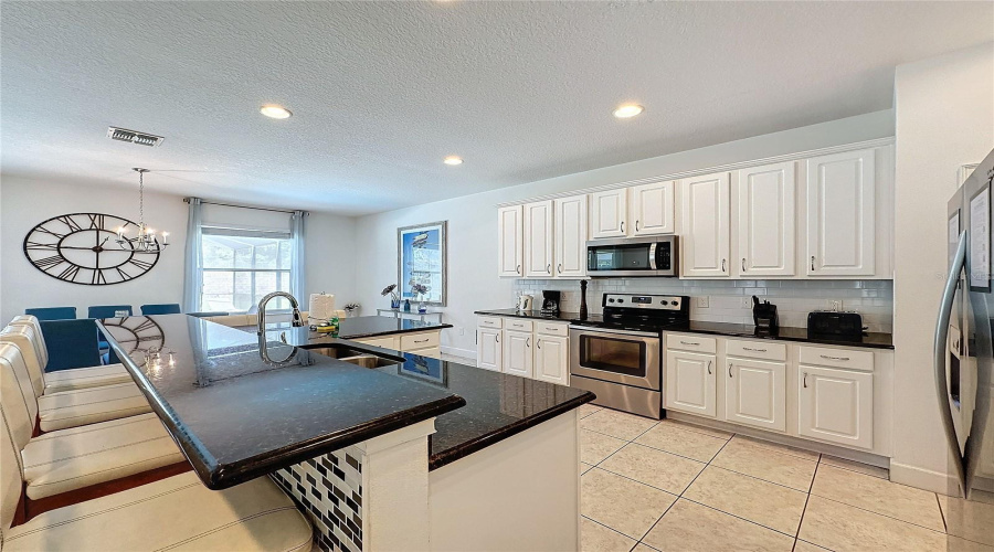 DAVENPORT, Florida 33837, 6 Bedrooms Bedrooms, ,5 BathroomsBathrooms,Residential,For Sale,ORANGE COSMOS,0,MFRS5140731