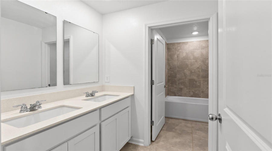 KISSIMMEE, Florida 34746, 5 Bedrooms Bedrooms, ,2 BathroomsBathrooms,Residential,For Sale,TWISTED TWIG,0,MFRS5140959