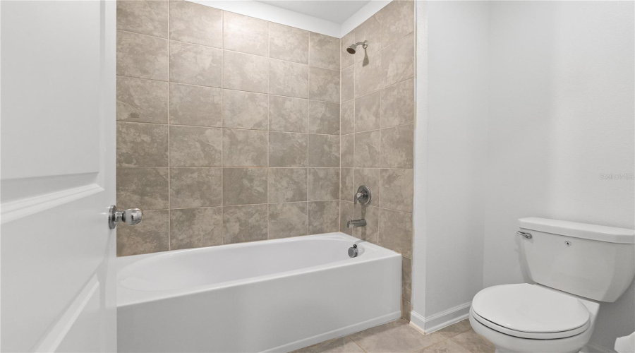 KISSIMMEE, Florida 34746, 5 Bedrooms Bedrooms, ,2 BathroomsBathrooms,Residential,For Sale,TWISTED TWIG,0,MFRS5140959