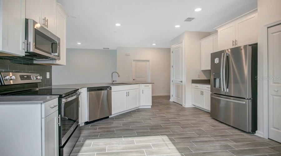 DAVENPORT, Florida 33837, 4 Bedrooms Bedrooms, ,3 BathroomsBathrooms,Residential,For Sale,CAMDEN,0,MFRS5140991