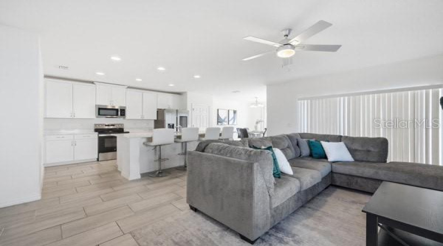 DAVENPORT, Florida 33837, 4 Bedrooms Bedrooms, ,3 BathroomsBathrooms,Residential,For Sale,SAND TORCH,0,MFRS5141021