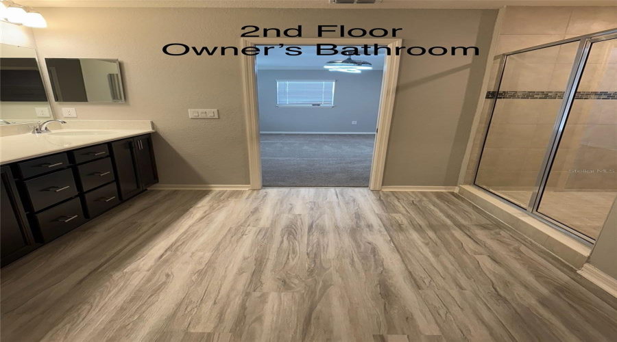 Unfurnished 2nd Floor Owner's Bathroom