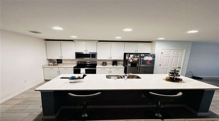 DAVENPORT, Florida 33837, 4 Bedrooms Bedrooms, ,3 BathroomsBathrooms,Residential,For Sale,BLAZING STAR,0,MFRS5141046