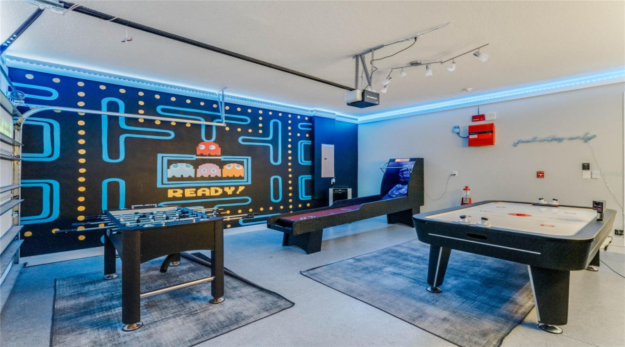 KISSIMMEE, Florida 34747, 9 Bedrooms Bedrooms, ,8 BathroomsBathrooms,Residential,For Sale,GRABEN,0,MFRO6273977