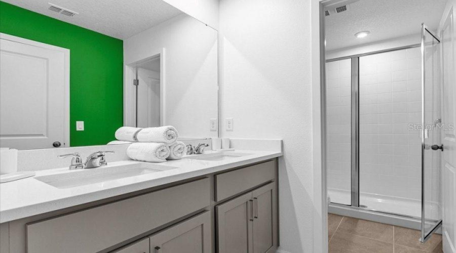 KISSIMMEE, Florida 34747, 9 Bedrooms Bedrooms, ,6 BathroomsBathrooms,Residential,For Sale,TURQUOISE WAVE,0,MFRO6370914