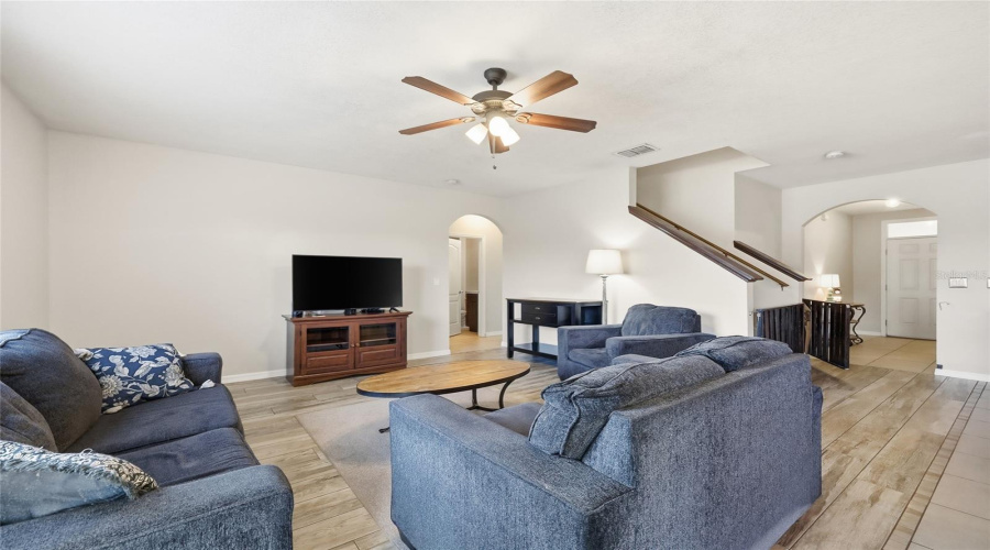 DAVENPORT, Florida 33897, 5 Bedrooms Bedrooms, ,3 BathroomsBathrooms,Residential,For Sale,LAZY WILLOW,0,MFRS5140894