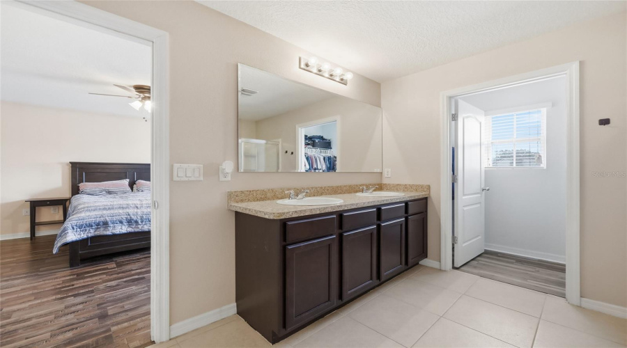 DAVENPORT, Florida 33897, 5 Bedrooms Bedrooms, ,3 BathroomsBathrooms,Residential,For Sale,LAZY WILLOW,0,MFRS5140894