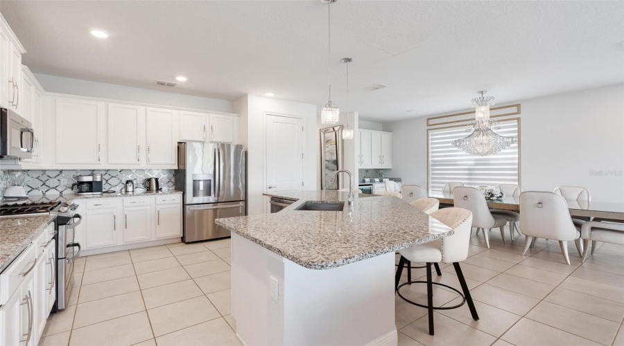 KISSIMMEE, Florida 34747, 5 Bedrooms Bedrooms, ,5 BathroomsBathrooms,Residential,For Sale,DESERT MOUNTAIN,0,MFRO6371095