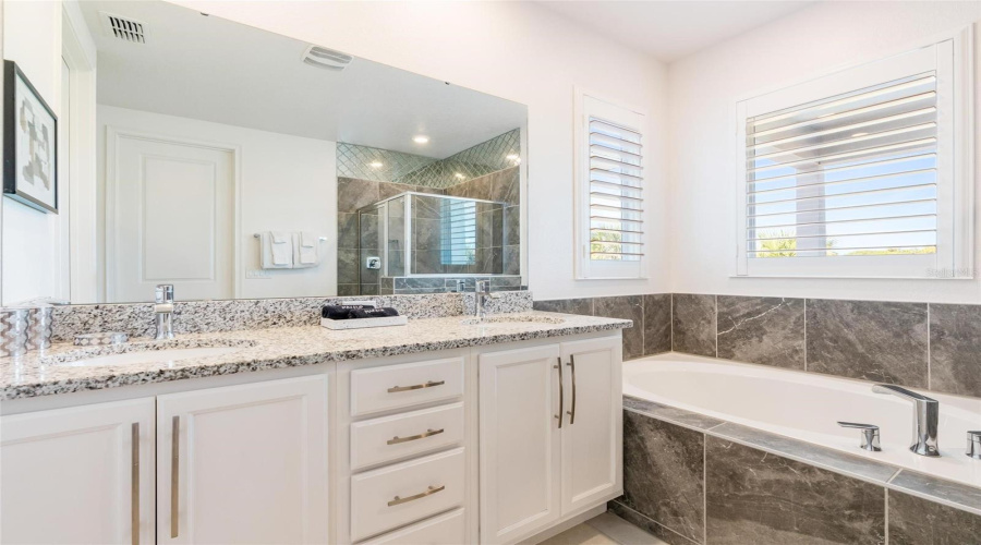 KISSIMMEE, Florida 34747, 5 Bedrooms Bedrooms, ,5 BathroomsBathrooms,Residential,For Sale,DESERT MOUNTAIN,0,MFRO6371095