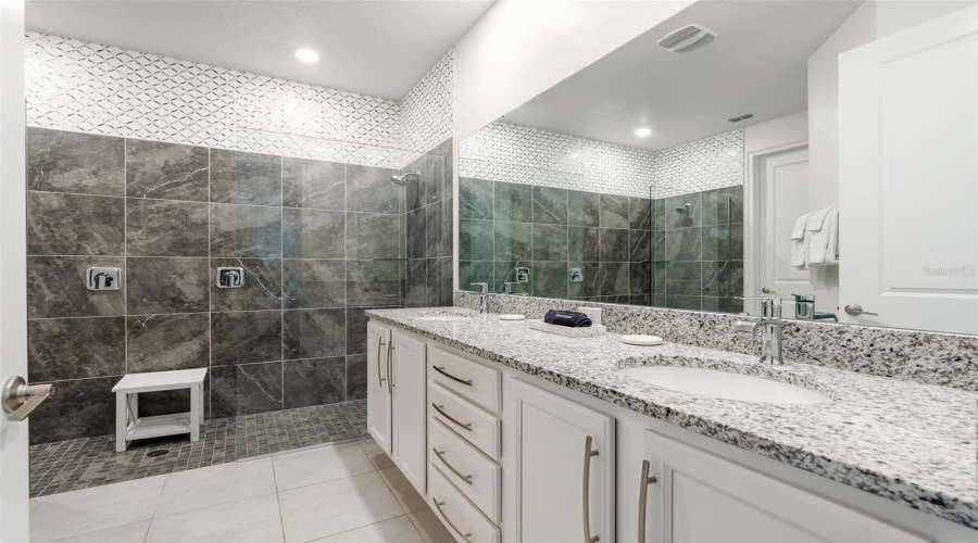 KISSIMMEE, Florida 34747, 5 Bedrooms Bedrooms, ,5 BathroomsBathrooms,Residential,For Sale,DESERT MOUNTAIN,0,MFRO6371095