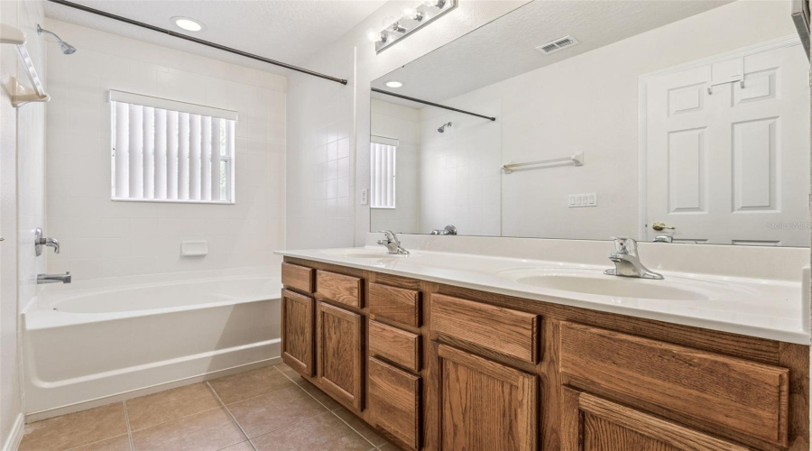 ORLANDO, Florida 32836, 2 Bedrooms Bedrooms, ,2 BathroomsBathrooms,Residential,For Sale,LEELAND ARCHER,0,MFRO6370160