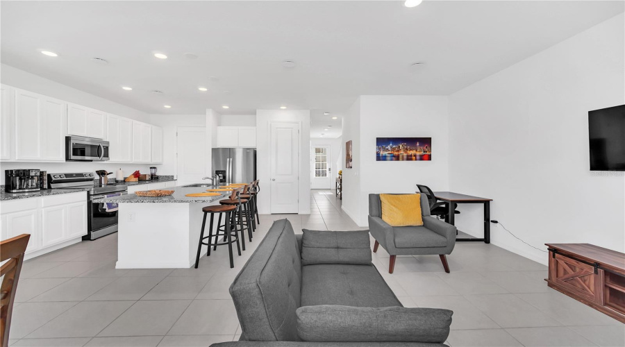 DAVENPORT, Florida 33896, 3 Bedrooms Bedrooms, ,2 BathroomsBathrooms,Residential,For Sale,LONGBOAT,0,MFRTB8460779