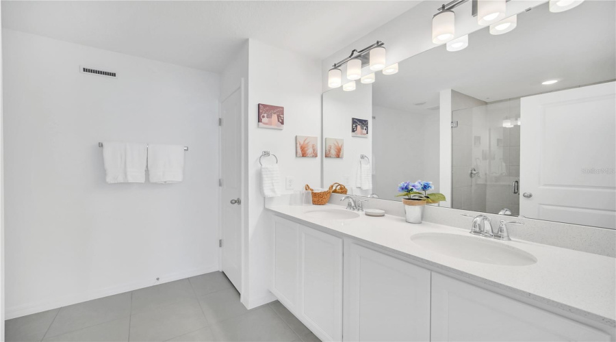 DAVENPORT, Florida 33896, 3 Bedrooms Bedrooms, ,2 BathroomsBathrooms,Residential,For Sale,LONGBOAT,0,MFRTB8460779