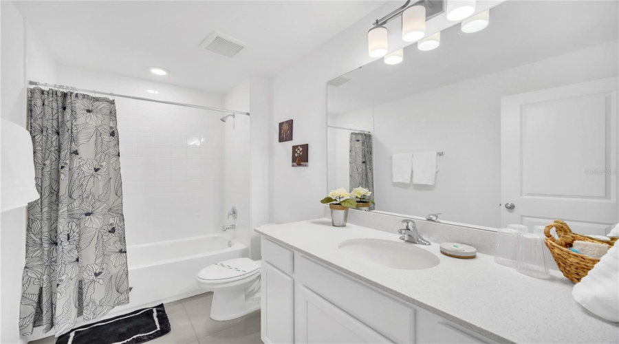 DAVENPORT, Florida 33896, 3 Bedrooms Bedrooms, ,2 BathroomsBathrooms,Residential,For Sale,LONGBOAT,0,MFRTB8460779