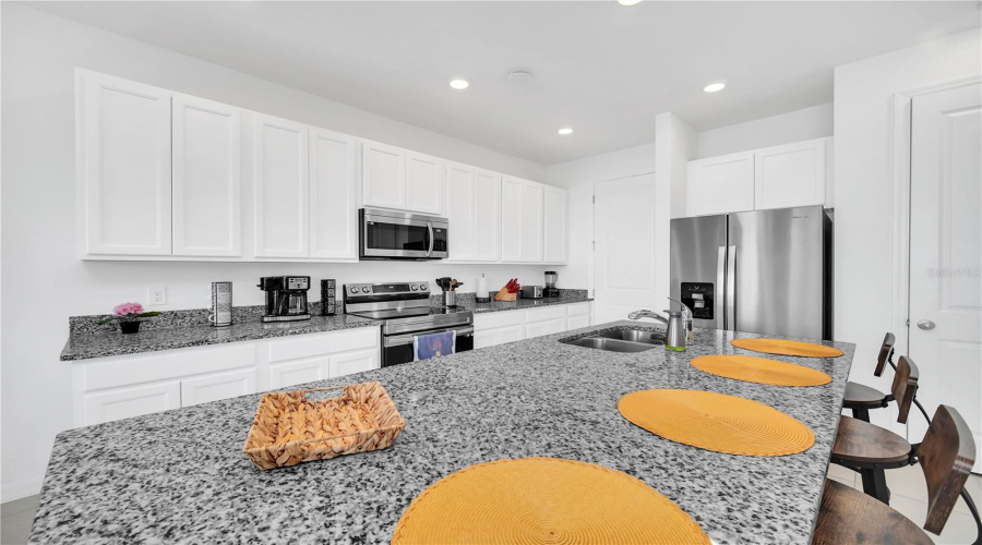 DAVENPORT, Florida 33896, 3 Bedrooms Bedrooms, ,2 BathroomsBathrooms,Residential,For Sale,LONGBOAT,0,MFRTB8460779