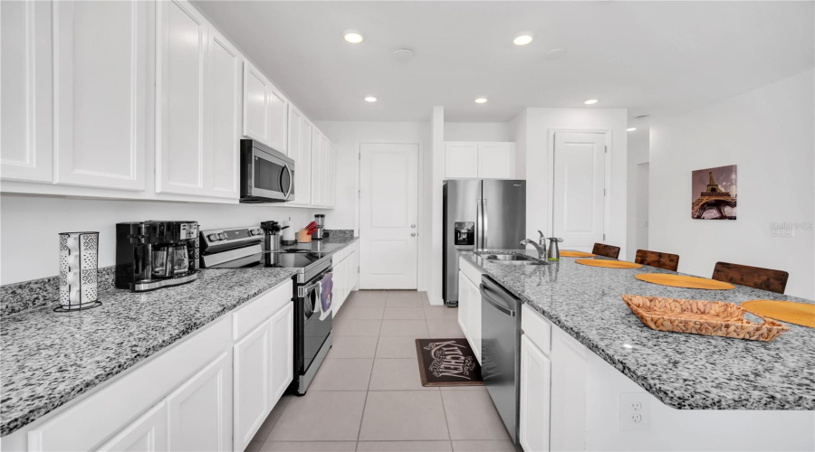 DAVENPORT, Florida 33896, 3 Bedrooms Bedrooms, ,2 BathroomsBathrooms,Residential,For Sale,LONGBOAT,0,MFRTB8460779