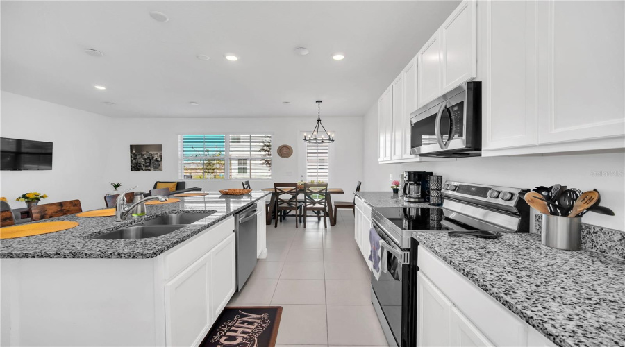 DAVENPORT, Florida 33896, 3 Bedrooms Bedrooms, ,2 BathroomsBathrooms,Residential,For Sale,LONGBOAT,0,MFRTB8460779