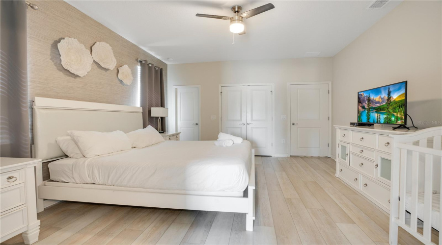 DAVENPORT, Florida 33897, 9 Bedrooms Bedrooms, ,6 BathroomsBathrooms,Residential,For Sale,LELANI,0,MFRO6369491