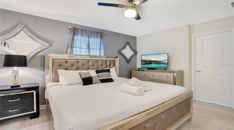 DAVENPORT, Florida 33897, 9 Bedrooms Bedrooms, ,6 BathroomsBathrooms,Residential,For Sale,LELANI,0,MFRO6369491